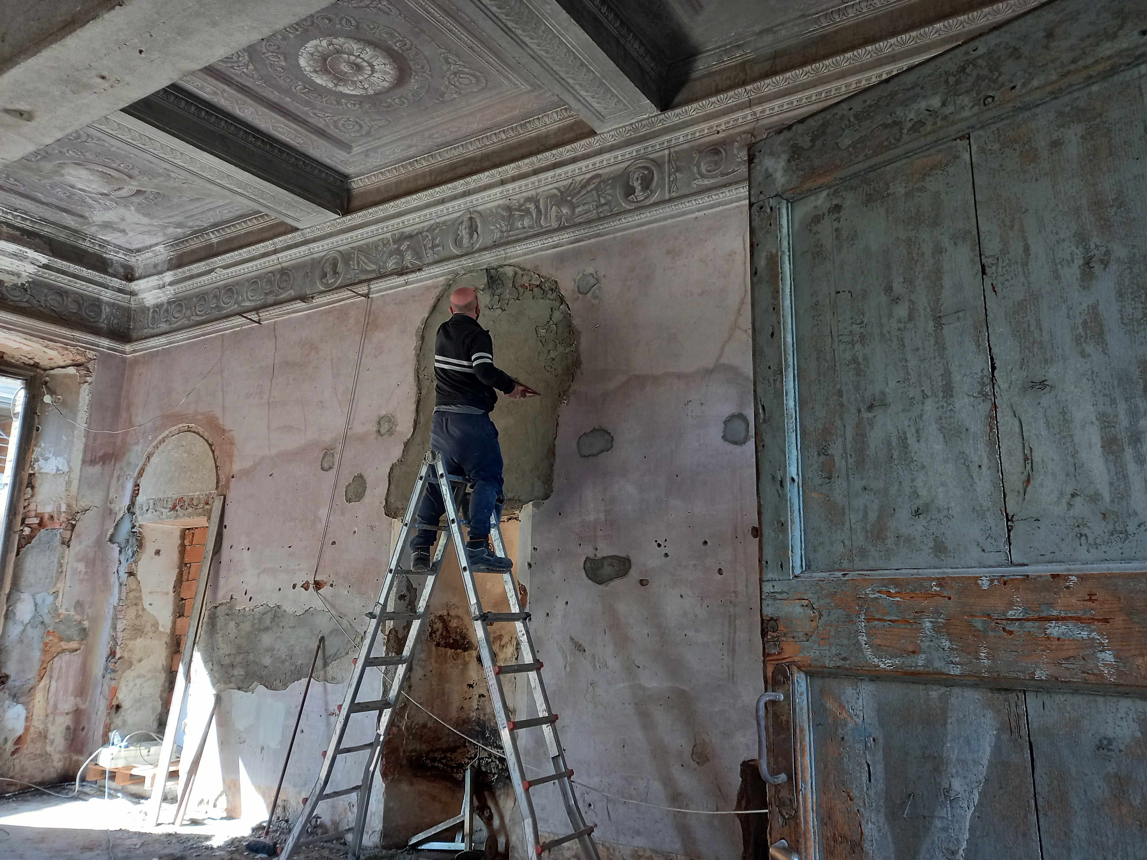 Lavori in corso per il restauro dell'Andito di Palazzo Isimbardi