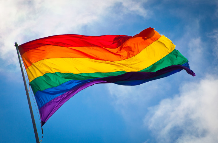 Rainbow_flag_breeze-730x480